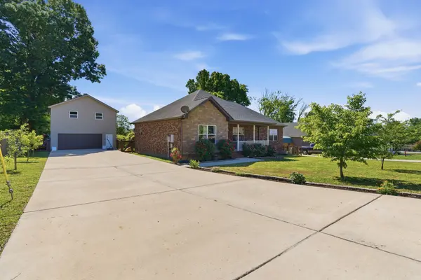 100 Mockingbird Ln, Hartsville, TN 37074