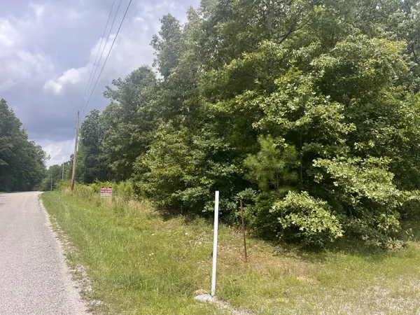 5 Toms Creek Lake Rd, Linden, TN 37096