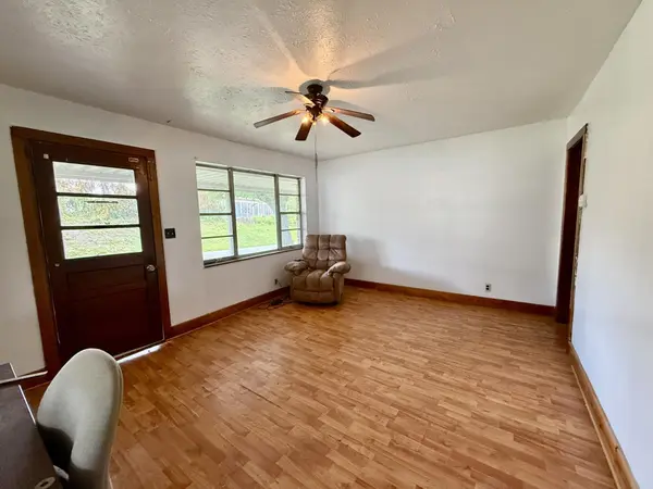 419 Carlock Avenue, Harriman, TN 37748