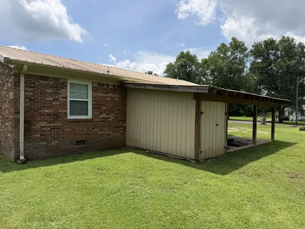 1365 Meadowbrook Dr, Pulaski, TN 38478