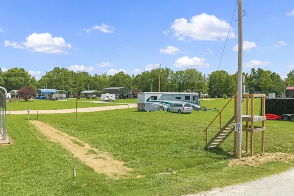 860 Willow Oaks Dr, Decaturville, TN 38329