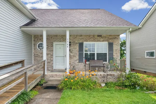 1544 Buchanon Dr, Clarksville, TN 37042