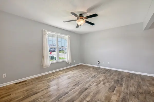 565 Oakmont Dr, Clarksville, TN 37042