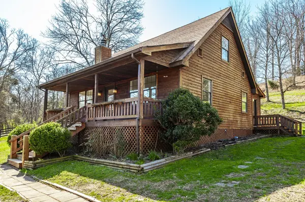 655 Cummings Ln, Cottontown, TN 37048