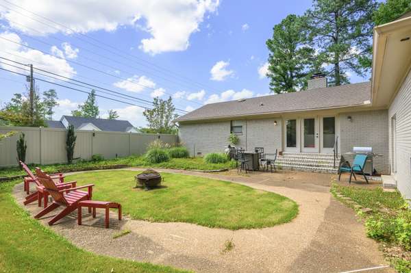 418 Deerwood Ln, Lexington, TN 38351