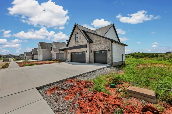 218 Low Plains Ln, Clarksville, TN 37043