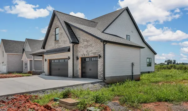 218 Low Plains Ln, Clarksville, TN 37043