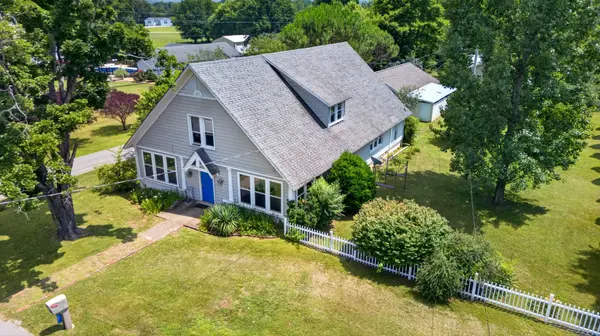 101 Country Dr, Cowan, TN 37318