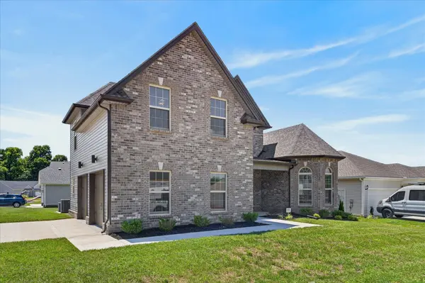 734 Shoemaker Ln, Clarksville, TN 37043