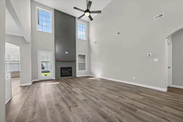 734 Shoemaker Ln, Clarksville, TN 37043