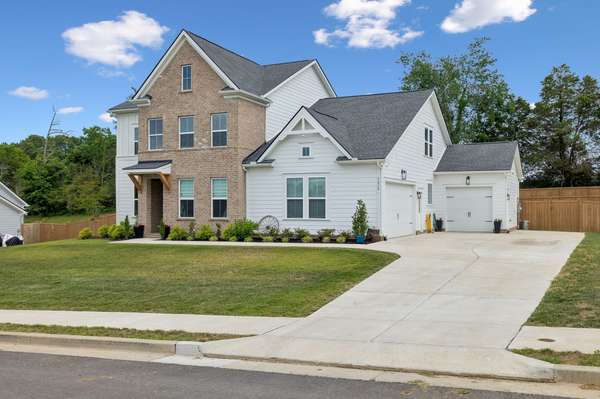 7215 Adenborough Dr, Fairview, TN 37062