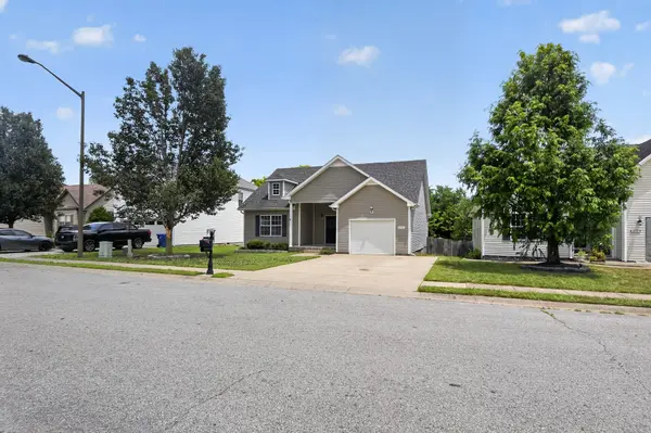 3721 Gray Fox Dr, Clarksville, TN 37040