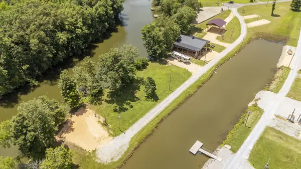 218 Drake Dr, Clifton, TN 38425