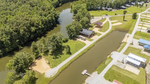 218 Drake Dr, Clifton, TN 38425