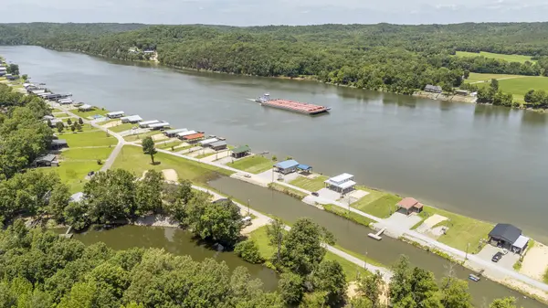 242 Drake Dr, Clifton, TN 38425