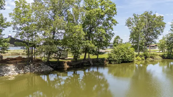 242 Drake Dr, Clifton, TN 38425