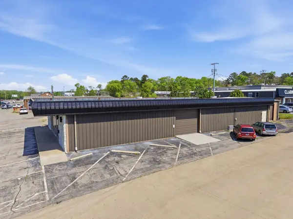 1015 S Riverside Dr, Clarksville, TN 37040