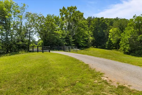 4251 Spring Valley Rd, Cumberland City, TN 37050