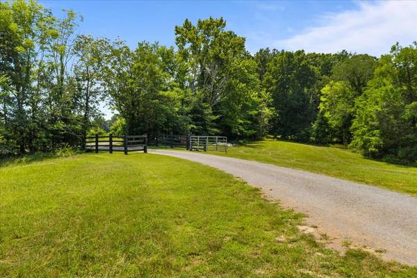 4251 Spring Valley Rd, Cumberland City, TN 37050