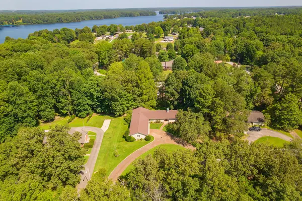 215 Eastern Shores Dr, Lexington, TN 38351