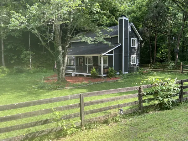1051 Green Valley Dr, Ashland City, TN 37015
