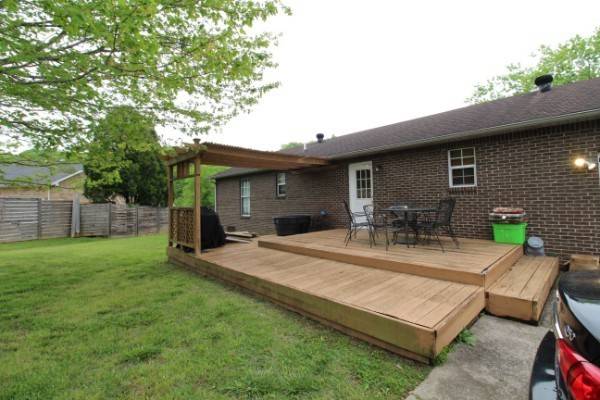 1740 Broadripple Dr, Clarksville, TN 37042