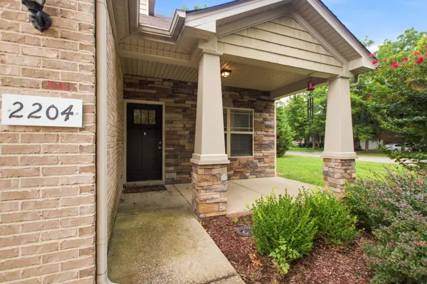 2204 Burnside Dr, Murfreesboro, TN 37128