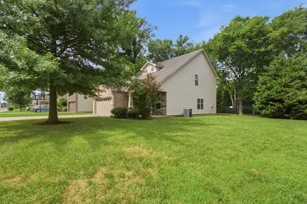 2204 Burnside Dr, Murfreesboro, TN 37128