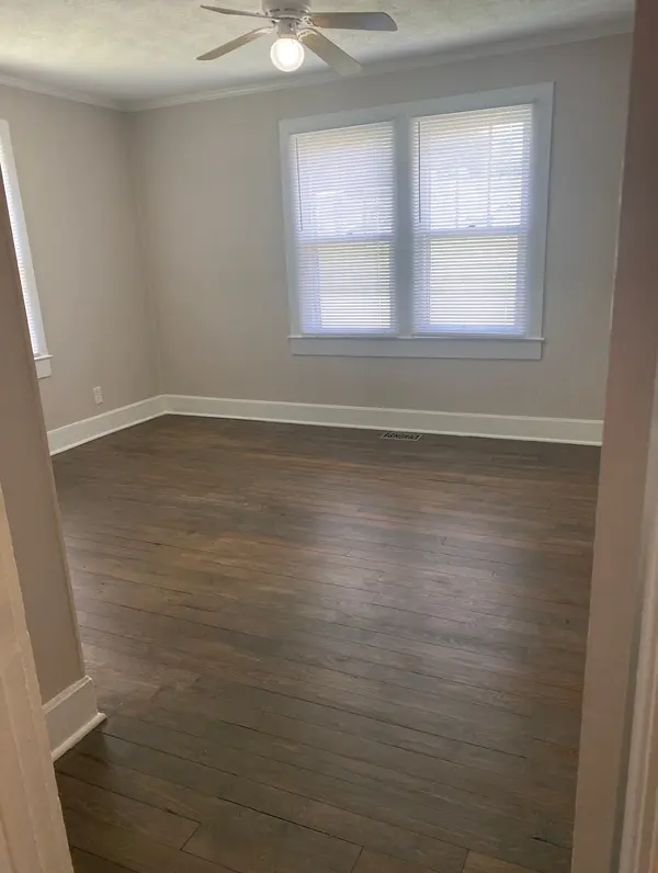 413 N Charlotte St, Dickson, TN 37055