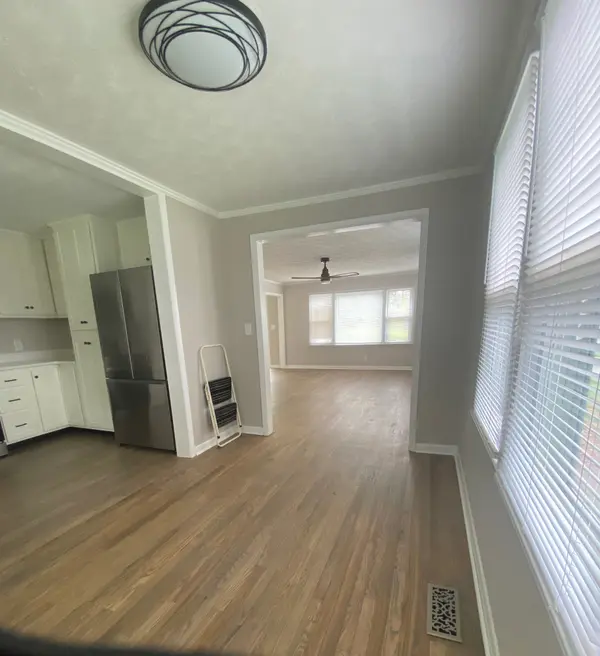 413 N Charlotte St, Dickson, TN 37055