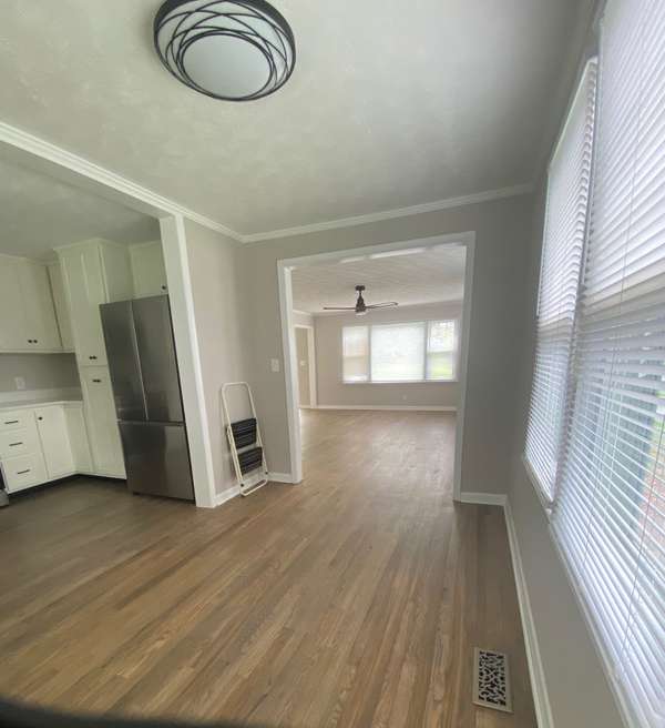 413 N Charlotte St, Dickson, TN 37055