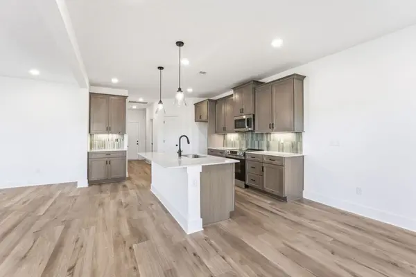 909 Watercourse Ct, Nashville, TN 37214