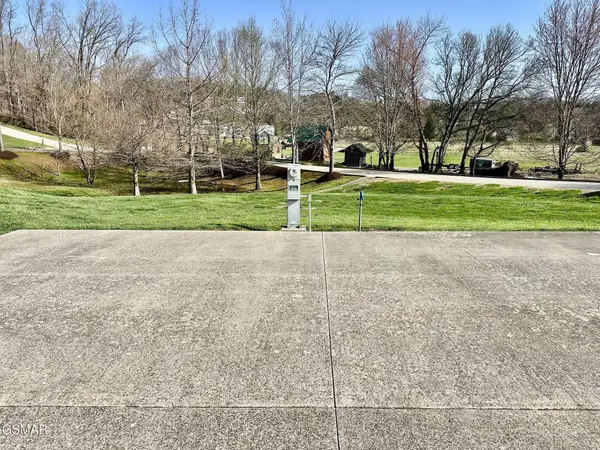 1919 Lizi Loop Way, Sevierville, TN 37862