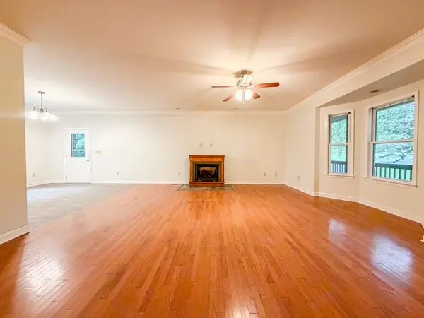 1077 Claylick Rd, White Bluff, TN 37187
