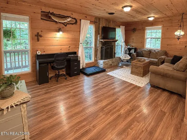 438 Country Square Rd, Newport, TN 37821