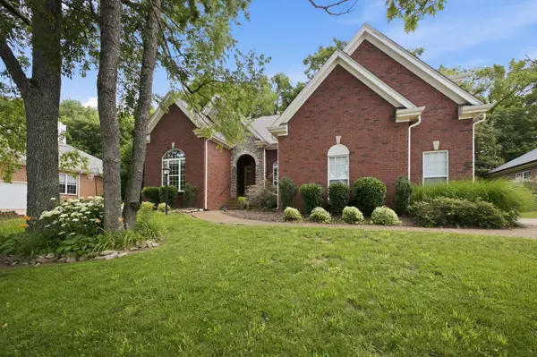 325 Red Feather Ln, Brentwood, TN 37027