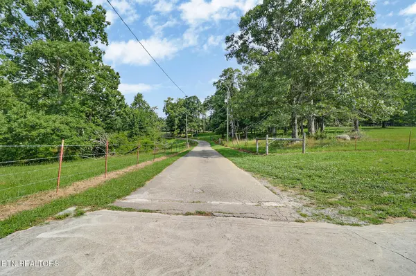 1041 Walt Reed Rd, Grandview, TN 37337