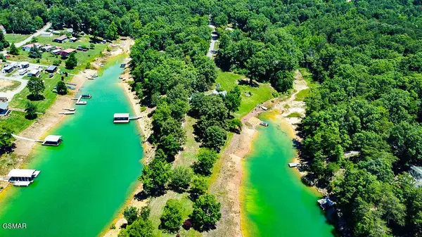 902 Lake View Road, Sevierville, TN 37876