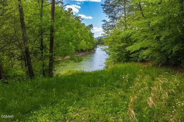 2 Caywood Road, Dandridge, TN 37725