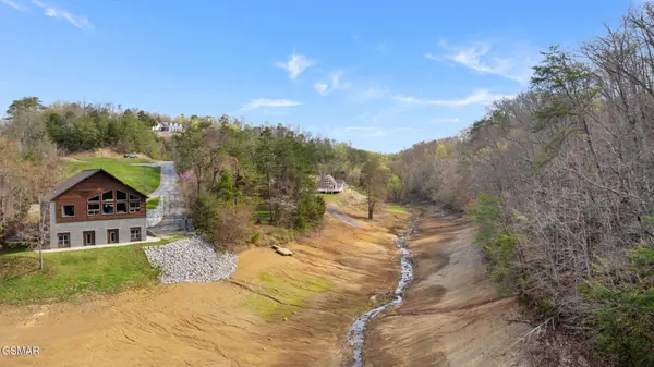 2 Caywood Road, Dandridge, TN 37725