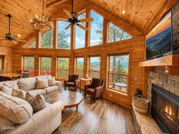 643 Forest Drive, Pigeon Forge, TN 37863