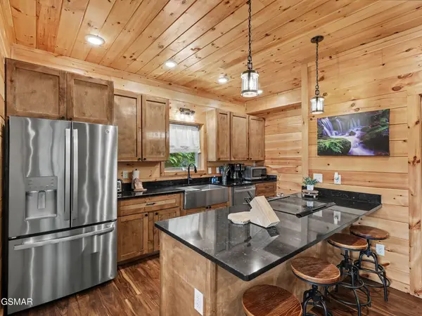 856862 Crest View Drive, Gatlinburg, TN 37738