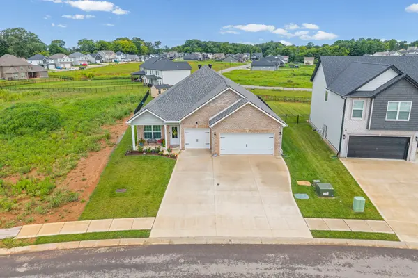 2562 Rafiki Dr, Clarksville, TN 37042