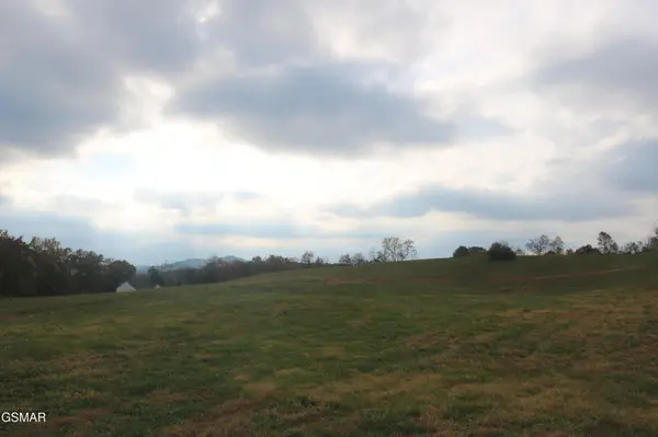 637 Sharp Road, Sevierville, TN 37876