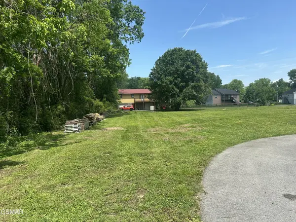 28 River Bank Road, Pigeon Forge, TN 37863