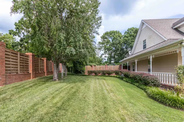 133 Baldridge Dr, Cottontown, TN 37048