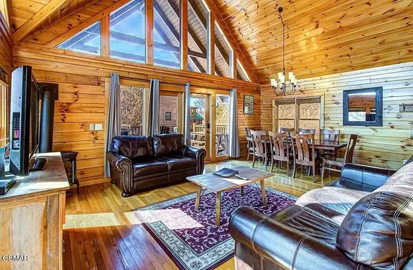 960 High Mountain Way, Gatlinburg, TN 37738