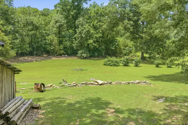 8120 Mount Carmel Rd, Decaturville, TN 38329