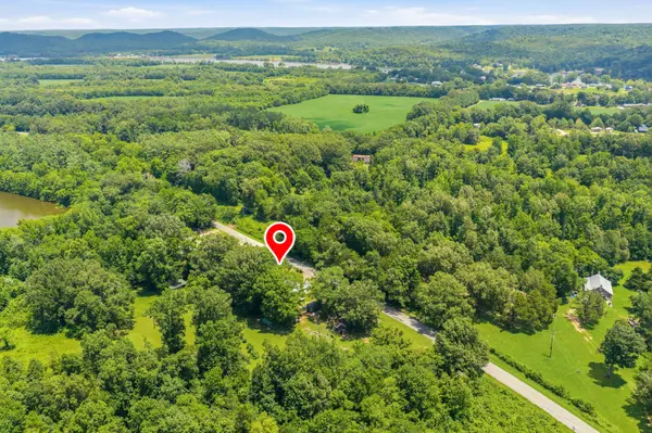 8120 Mount Carmel Rd, Decaturville, TN 38329