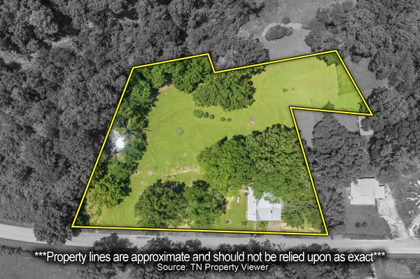 8120 Mount Carmel Rd, Decaturville, TN 38329